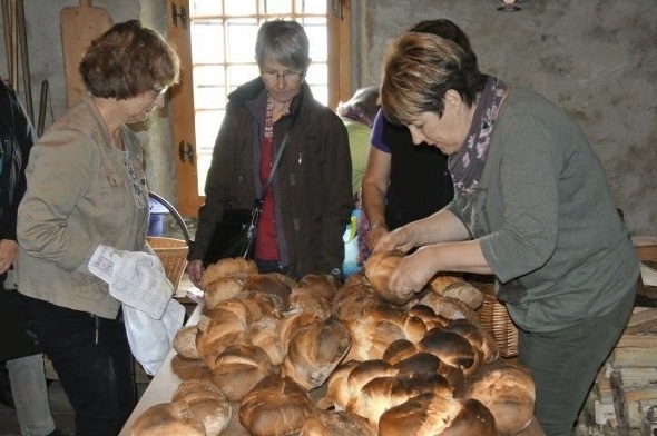 Frisches Holzofenbrot