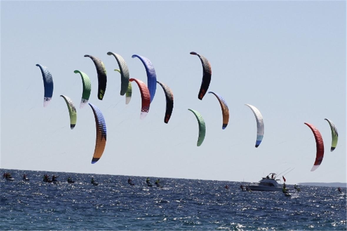 Erfolgreicher Schweizer Kitesurfer in Mexico 