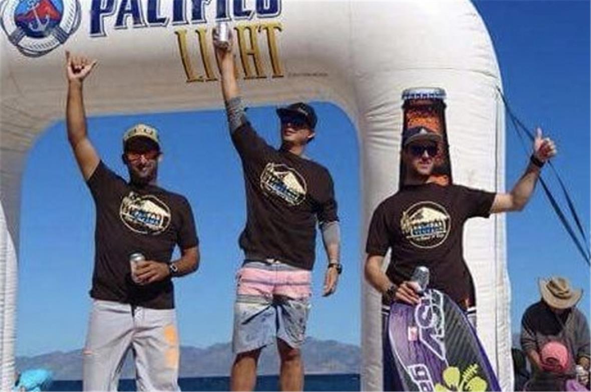 Erfolgreicher Schweizer Kitesurfer in Mexico 