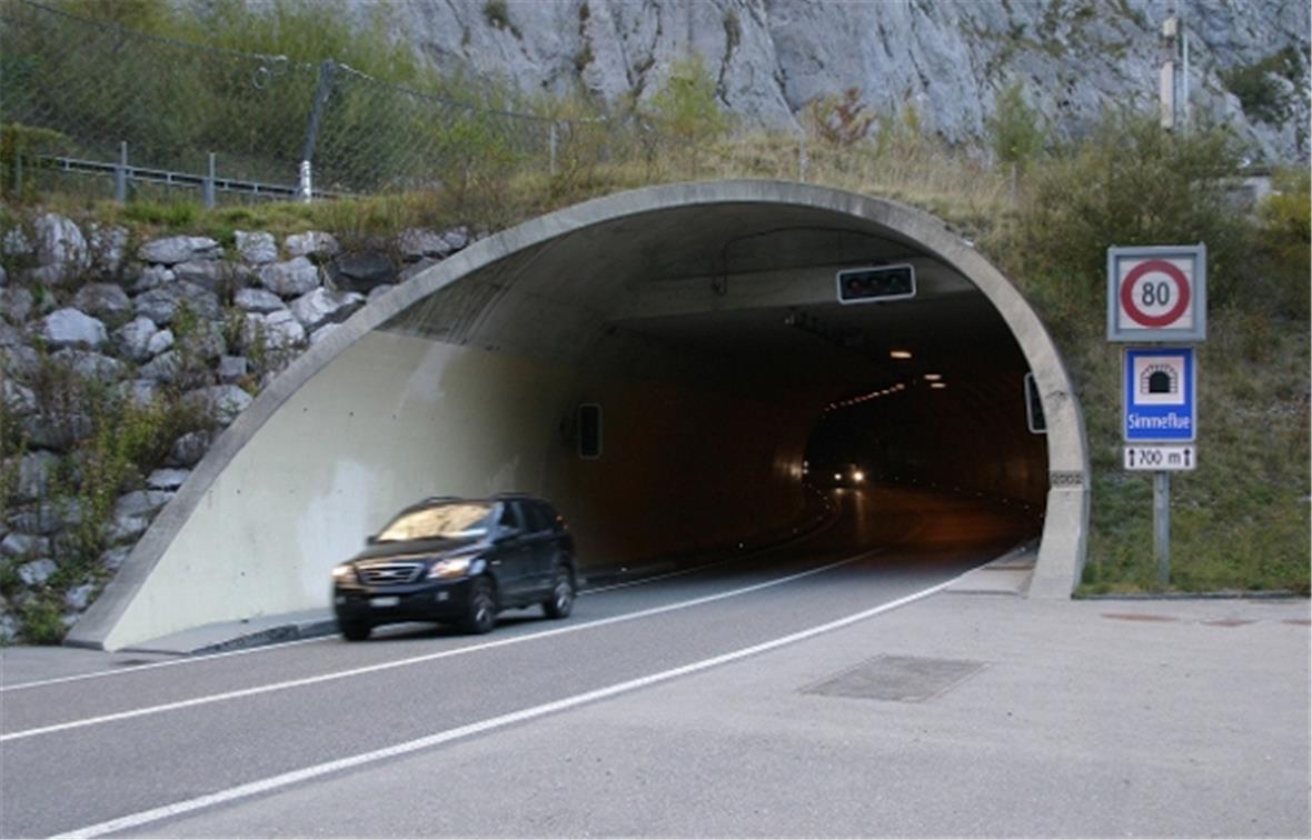 A6 Simmenfluhtunnel für Installationsarbeiten gesperrt 