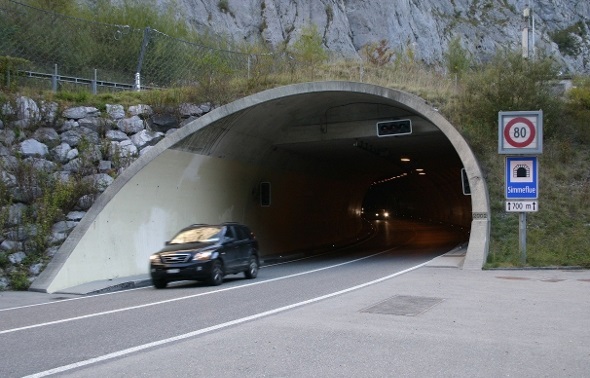 A6 Simmenfluhtunnel für Installationsarbeiten gesperrt