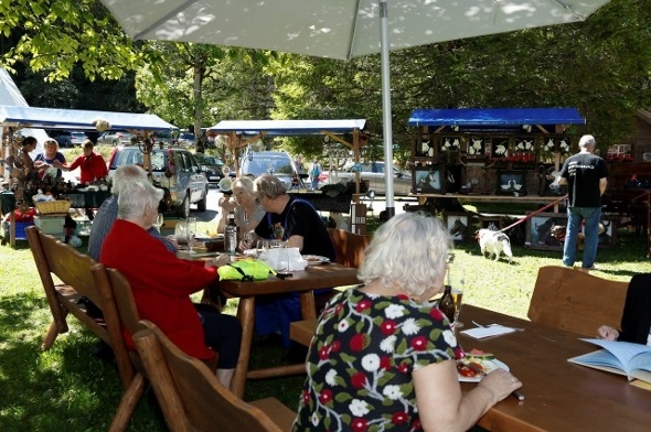 Trödlermarkt bei den Simmenfällen
