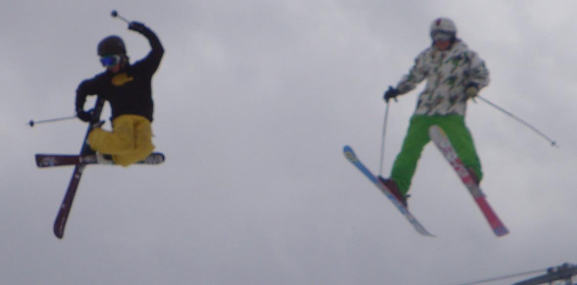Action auf Piste, Schanze und im Wassergraben… Action auf Piste, Schanze und im Wassergraben…