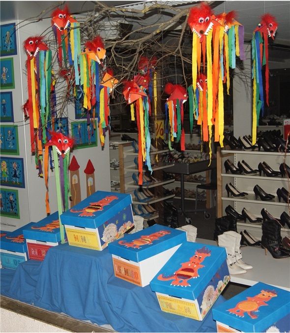 Schülerarbeiten im Schaufenster