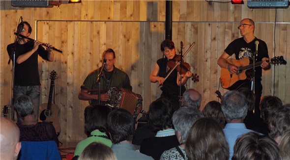 An Lar in der kleinen Markthalle