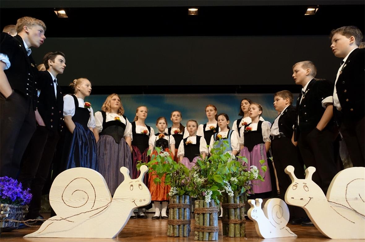 Das Jugendjodelprojekt Unspunnen zu Besuch bei der Obersimmentaler Jungjodlergruppe 