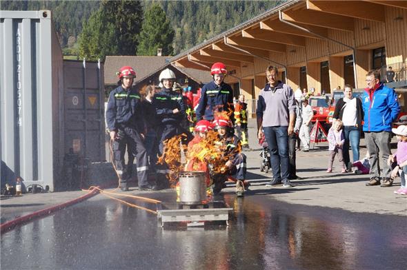 Abwechslungsreiche Vorführungen beim neuen Feuerwehrmagazin