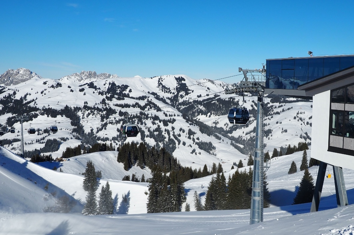 Neue D-Line 10er Gondelbahn aufs Saanersloch eröffnet 