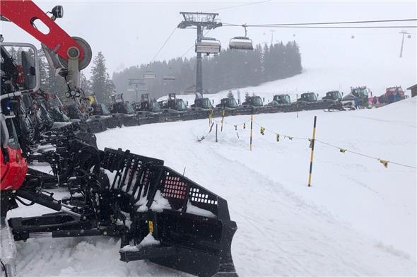 Imposantes Pistenfahrer-Treffen