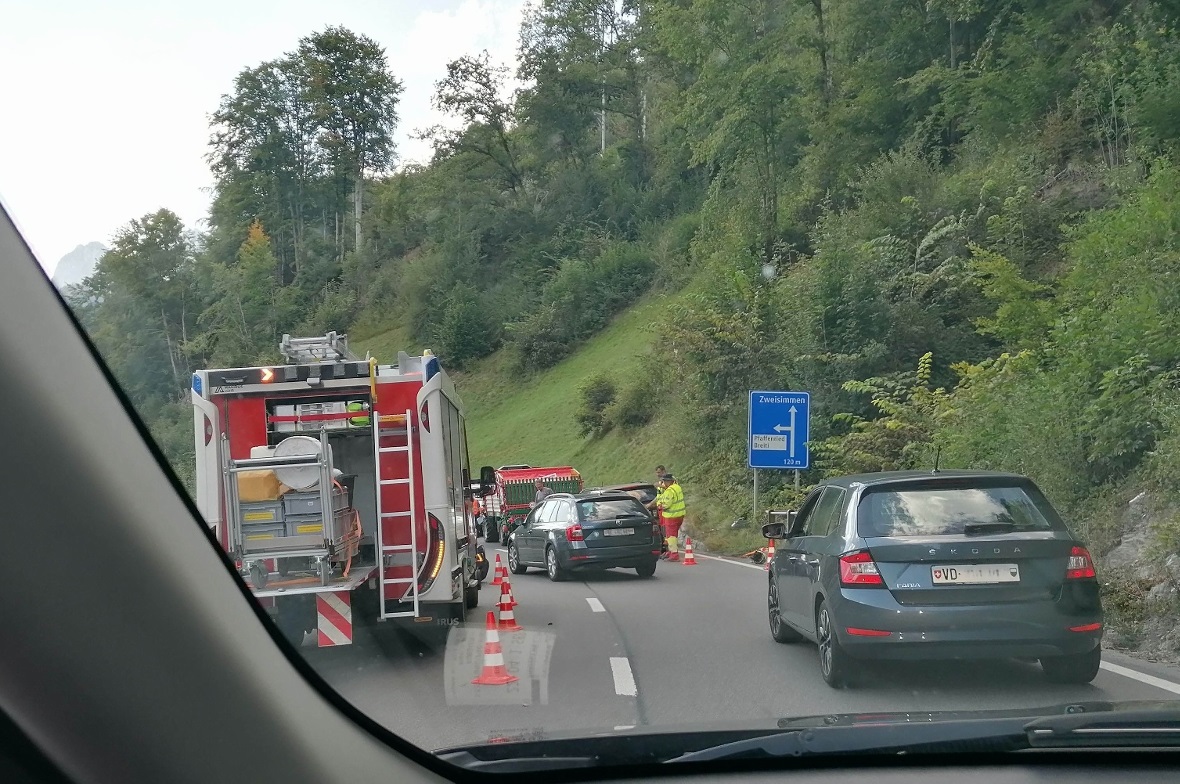 Unfall mit langem Rückstau in Oberwil Unfall mit langem Rückstau in Oberwil