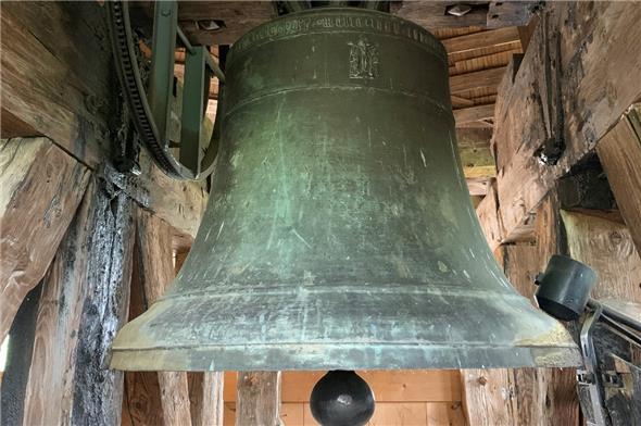 Kirchenglocken und Lichter für den Frieden