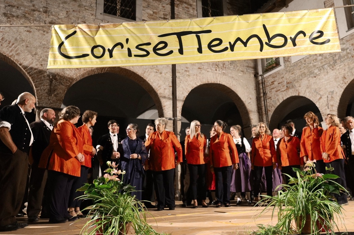 Jodlerklub Edelweiss Erlenbach trat im Piemont auf Jodlerklub Edelweiss Erlenbach trat im Piemont auf