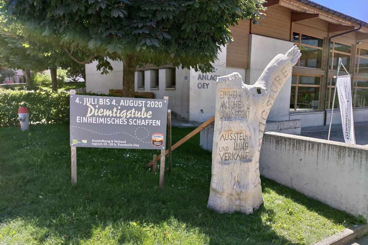 Bis anfangs August ist die Diemtigstube in der Turnhalle Oey zu Besuch.