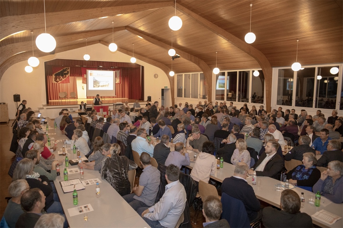 Bis auf den letzten Platz war der Saal an der Landsgemeinde in Wimmis besetzt.