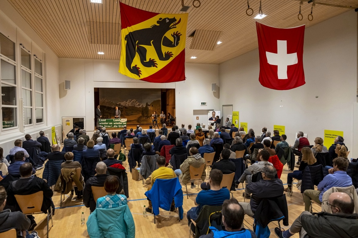 Bis auf den letzten Platz war die Turnhalle in Därstetten besetzt.