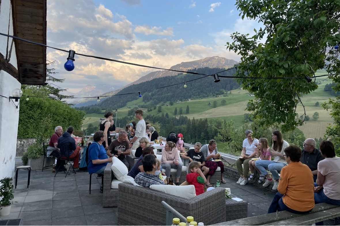 Bis in die späten Stunden fanden sich in Oberwil beim Wöschhüsi immer wieder Jun...