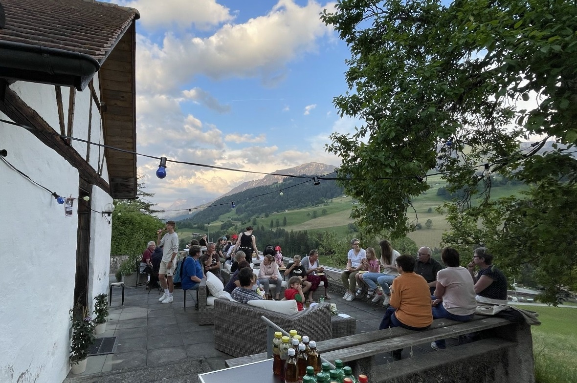 Bis in die späten Stunden fanden sich in Oberwil beim Wöschhüsi immer wieder Jun...