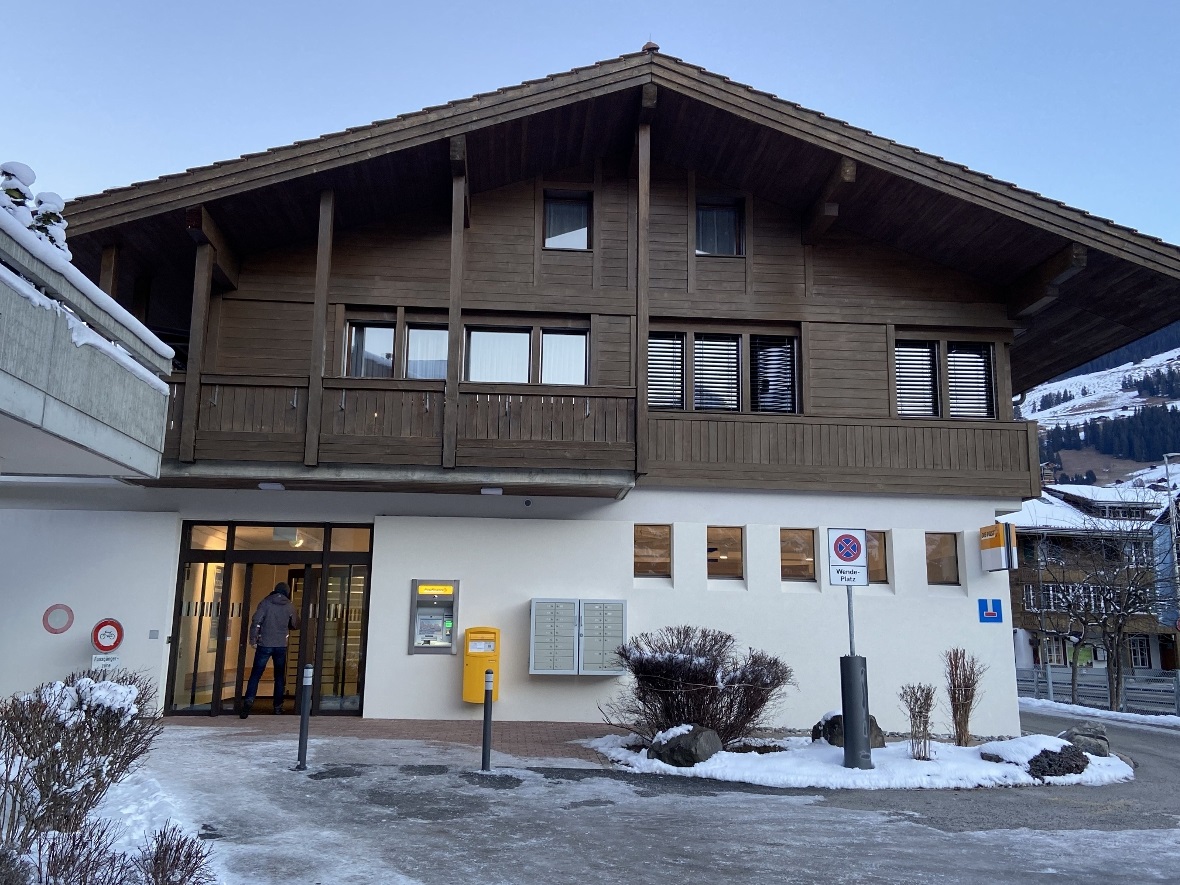 Bisheriger Standort, neuer Eingang: Die Lenker Postfiliale bietet in neuen Schal...