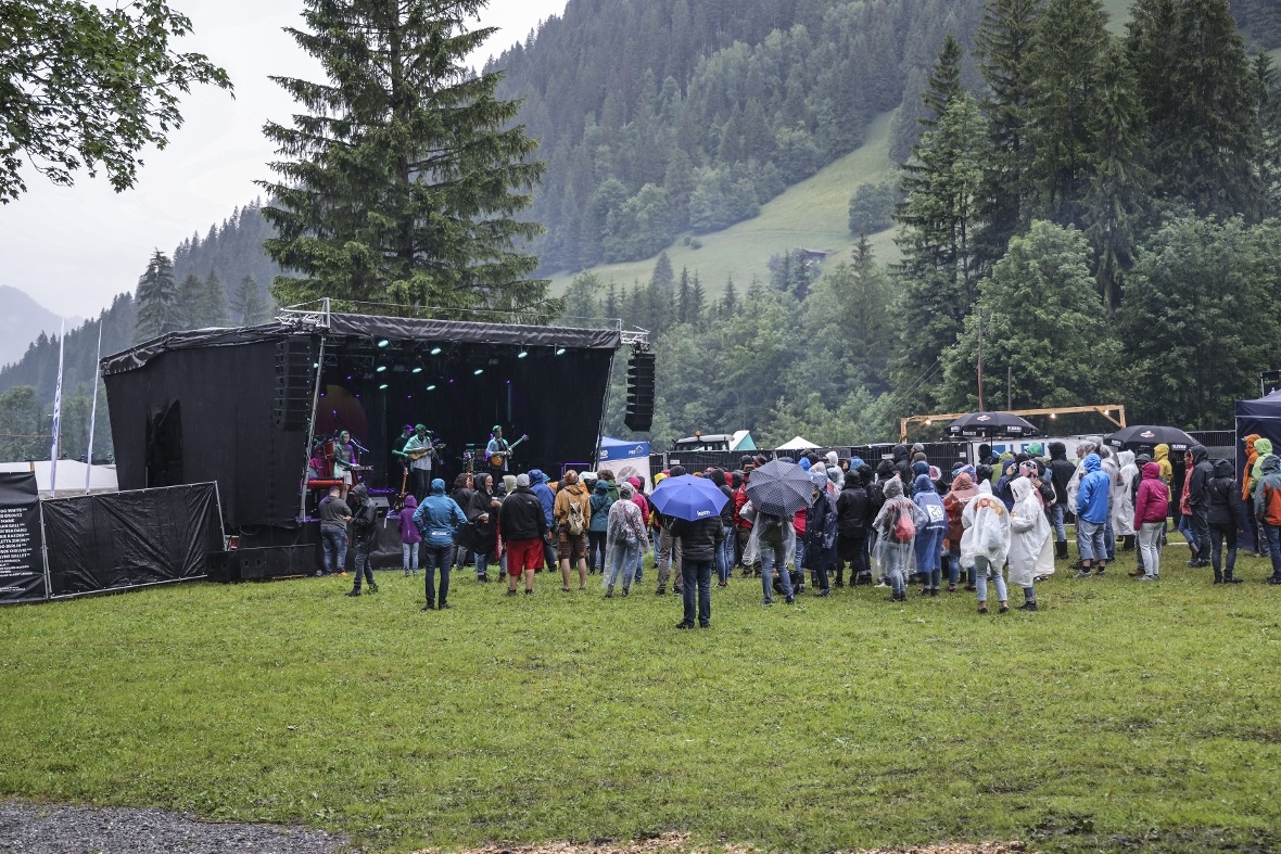 Blanco White im Regen