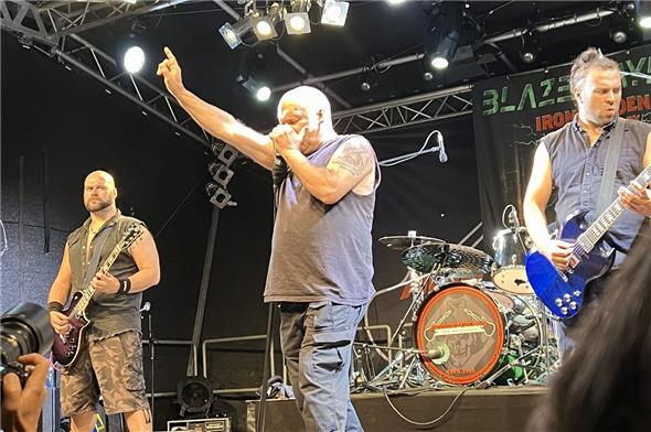 Blaze Bayley ist nach einem Herzinfarkt wieder zurück auf der Bühne.