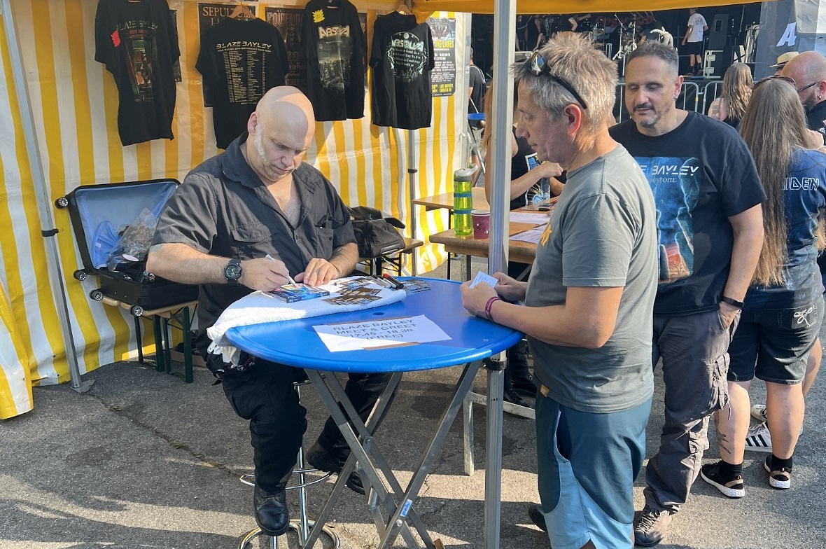 Blaze Bayley und Absolva genossen die Nähe zu ihren Fans.