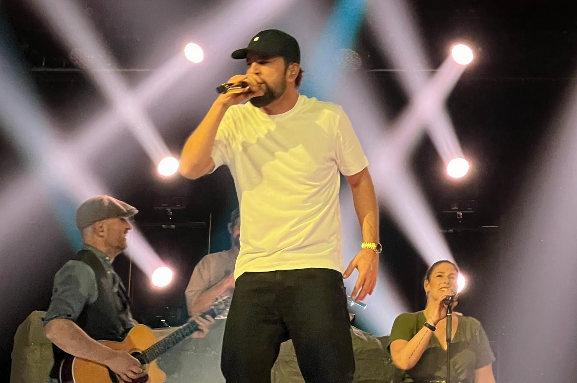 Bligg begeisterte seine Fans im Das Zelt an der Lenk.