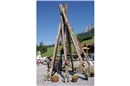 Blumengeschmückt: Der AlpKultur-Turm lud zum Stopp in Erlenbach ein.