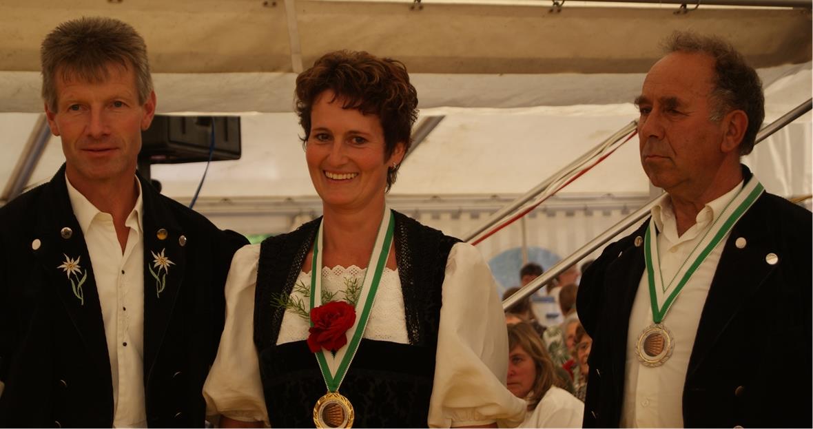Boltiger sind Produzenten von Spitzen-Mutschlis: Erwin und Christine Zumbrunnen, Hans-Ueli Eschler (in Vertretung von Alfred Geissbühler).
