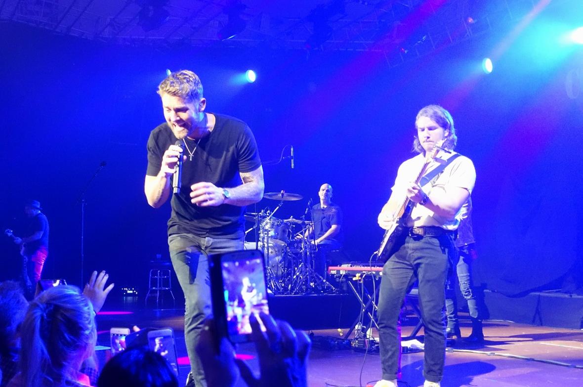 Brett Young holte bei seinem ersten Besuch in der Schweiz seine Fans ab.