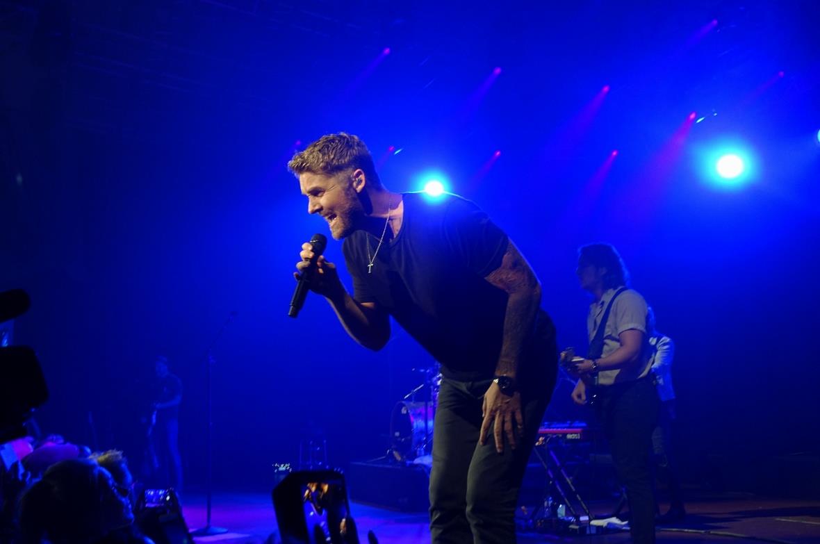 Brett Young holte bei seinem ersten Besuch in der Schweiz seine Fans ab.