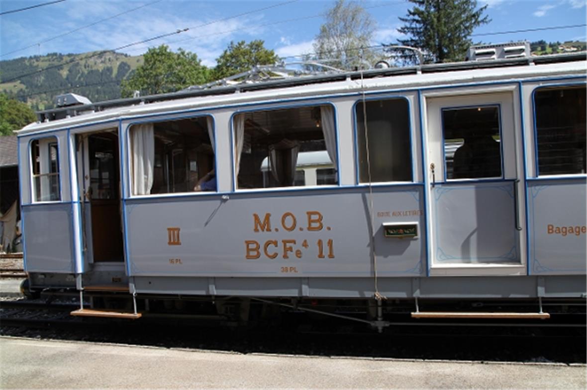 Briefkasten und Postabteil in der 11er Lok