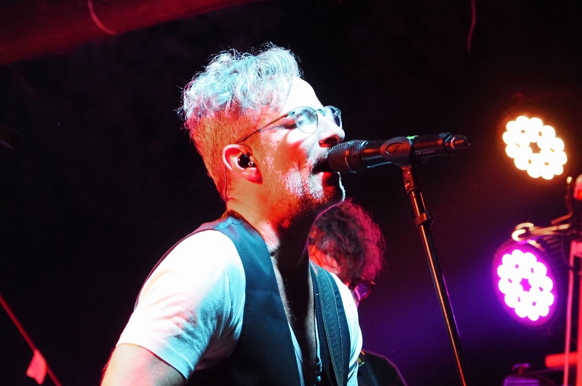 Bubi Rufener von Bubi eifach am Mittsommerfestival 2023 an der Lenk.