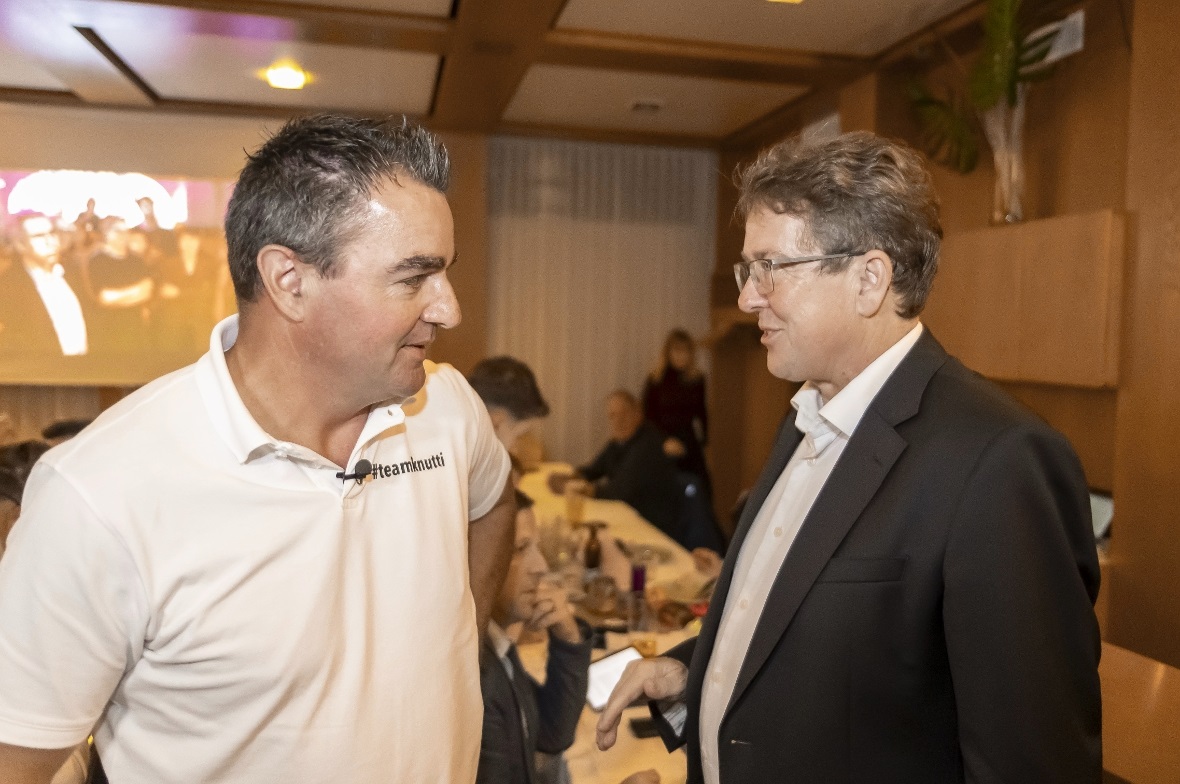 Bundesrat Albert Rösti kam zur Feier von Thomas Knutti nach Wimmis, um sich für den Einsatz der Kandidaten zu bedanken. «Ich muss heute ganz nett zu euch sein, ihr sollt mich ja wieder als Bundesrat wählen», scherzte der Magistrat.