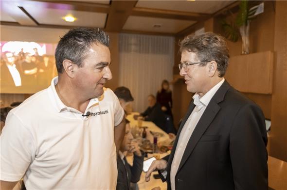 Bundesrat Albert Rösti kam zur Feier von Thomas Knutti nach Wimmis, um sich für den Einsatz der Kandidaten zu bedanken. «Ich muss heute ganz nett zu euch sein, ihr sollt mich ja wieder als Bundesrat wählen», scherzte der Magistrat.