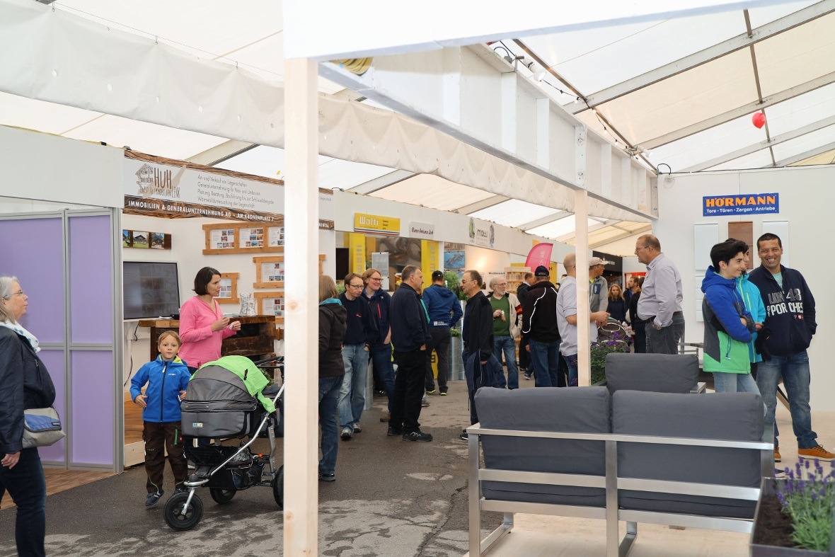 Buntes Treiben an der Gewerbeausstellung Lenk 2019