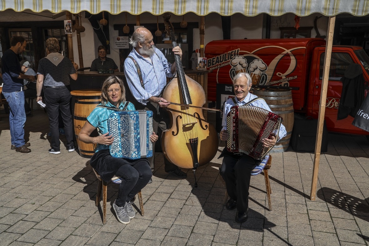 Burezmorge unter blauem Himmel und strahlendem Wetter