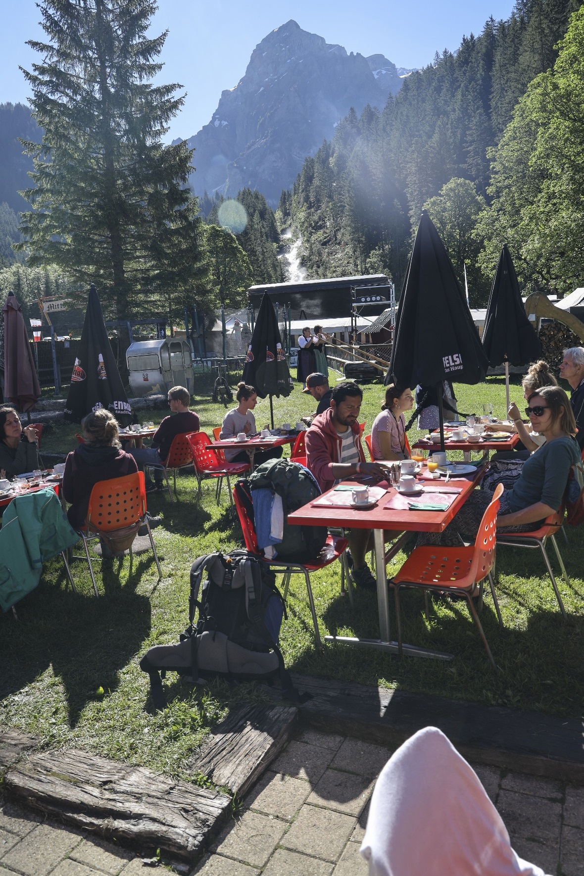 Burezmorge unter blauem Himmel und strahlendem Wetter