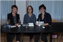 Camille Luscher, Ruth Gantert und Moderatorin Julia Knapp beim Eröffnungsgespräc...