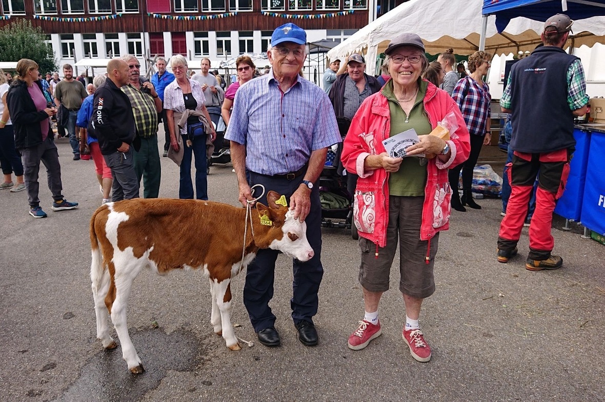 Cécile Frei ist die Gewinnerin des Kälbchens
