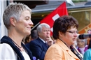 Charmante Moderatorin Luzia Wyssen (links)