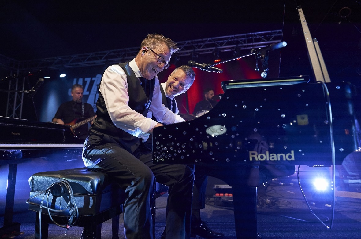 Chris & Mike schonten weder Tasten noch Bühne: An zwei Flügeln sorgten sie für S...