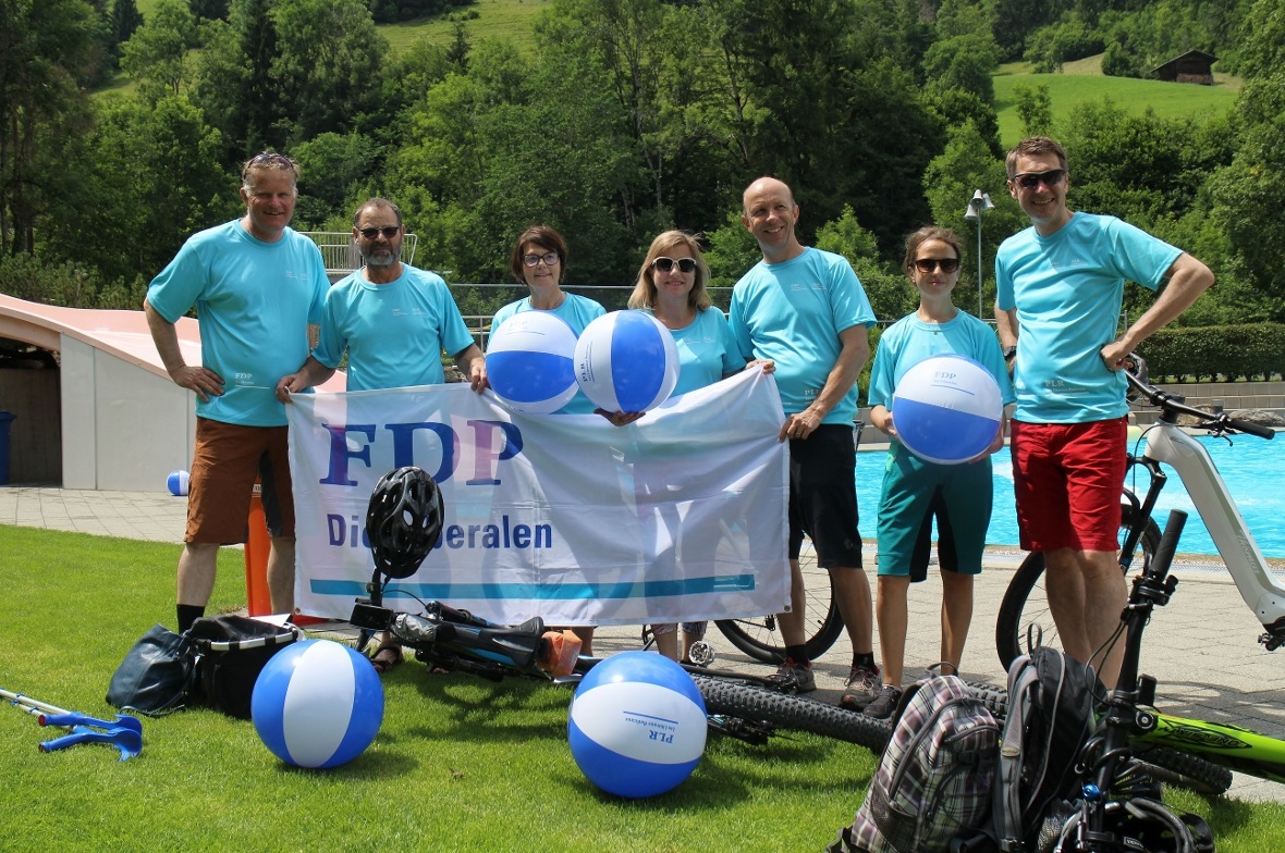 Christa Markwalder (Mitte) hat mit ihrer «Tour de Berne» den Wahlkampf 2019 ins ...