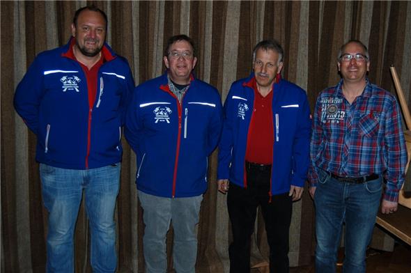 Christian Gehret (neuer Präsident), Stefan Buchs (abtretender Präsident), Alfred Feuz (abtretender Kassier), Matthias Meyer (neuer Kassier).