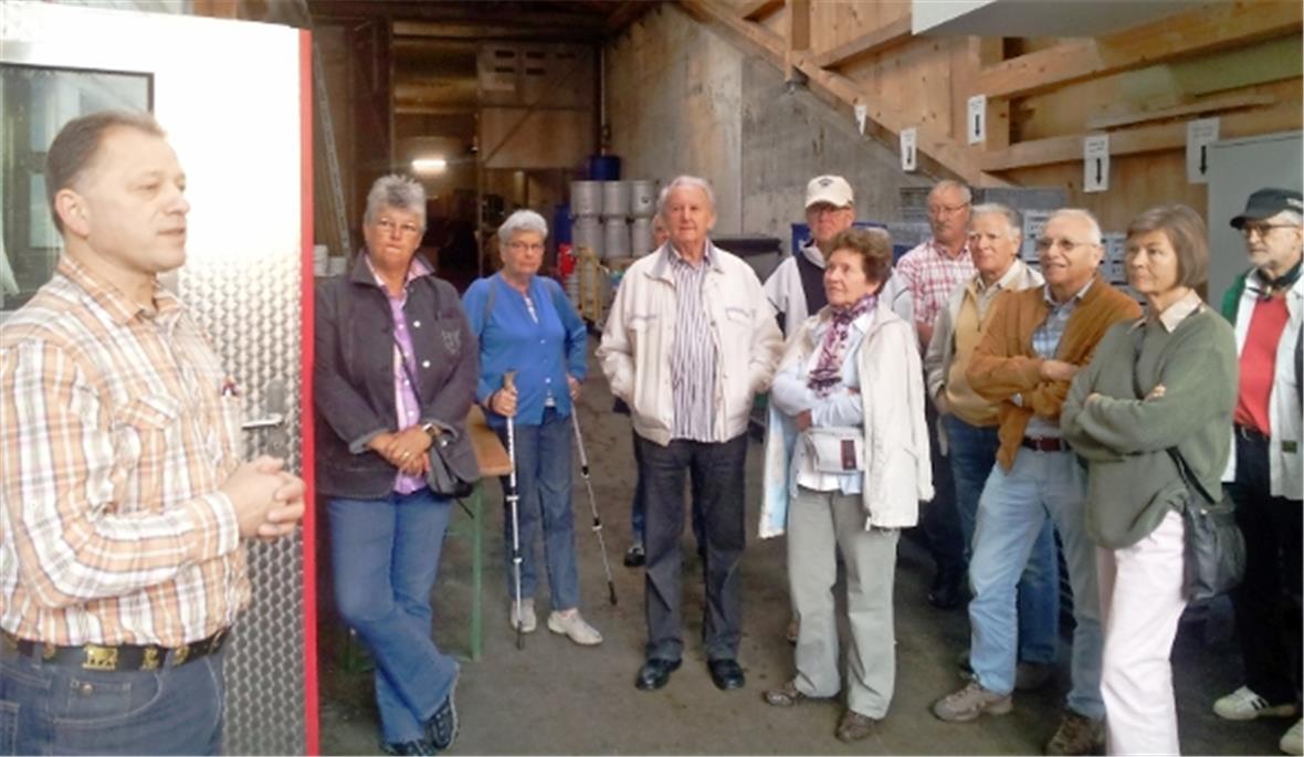 Christian Leuthold verstand es, den vielen Besuchern aufschlussreiche Informationen, vor allem aus der Käseherstellung, weiterzugeben.
