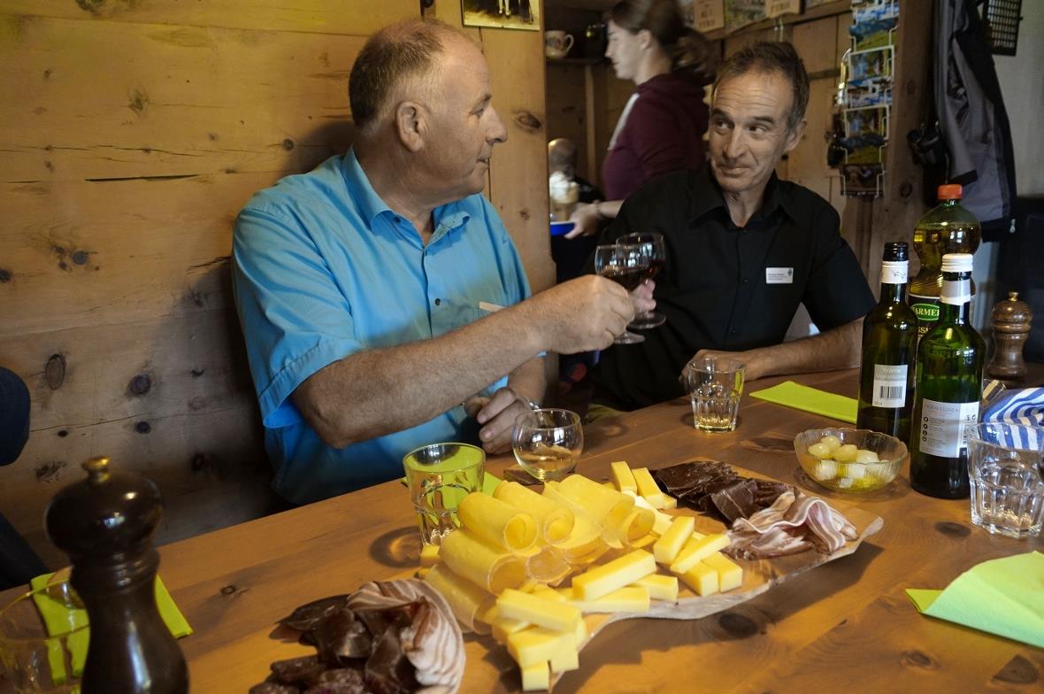 Christian Rubin und Norbert Schmid genossen die regionalen Spezialitäten, die di...
