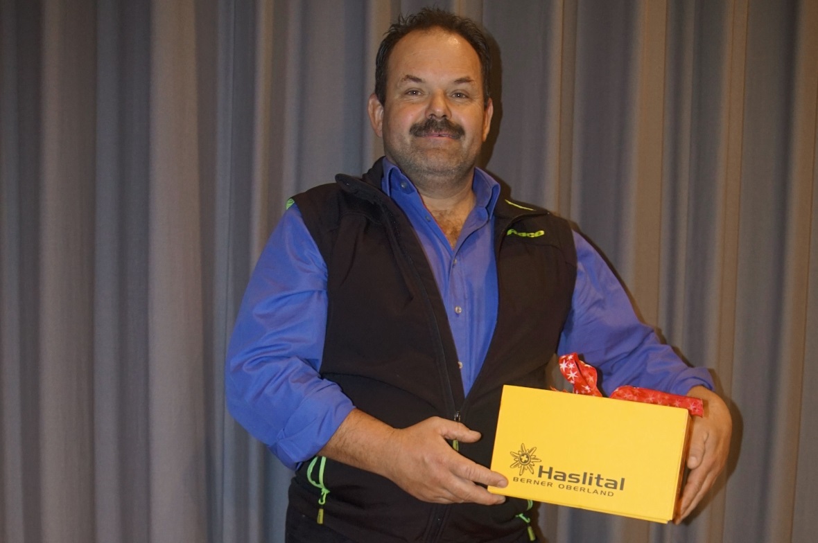 Christian Tschiemer wurde geehrt und verabschiedet als Kampfrichter. Sein Höhepunkt war sicher der Einsatz am Eidg. Schwingfest 2013 in Burgdorf.