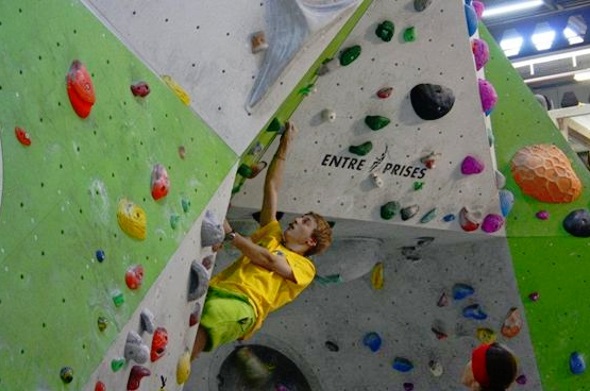 Christian an der Kletterwand