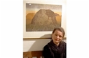 Christina Bratschi mit dem Bild «Das Gedächnis der Erde»