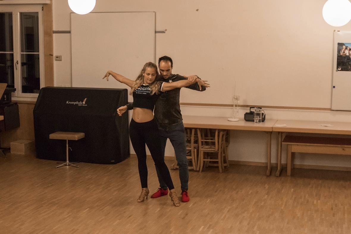 Christina Kochsiek und Till Salzgeber führten den südamerikanischen Bachata Tanz...