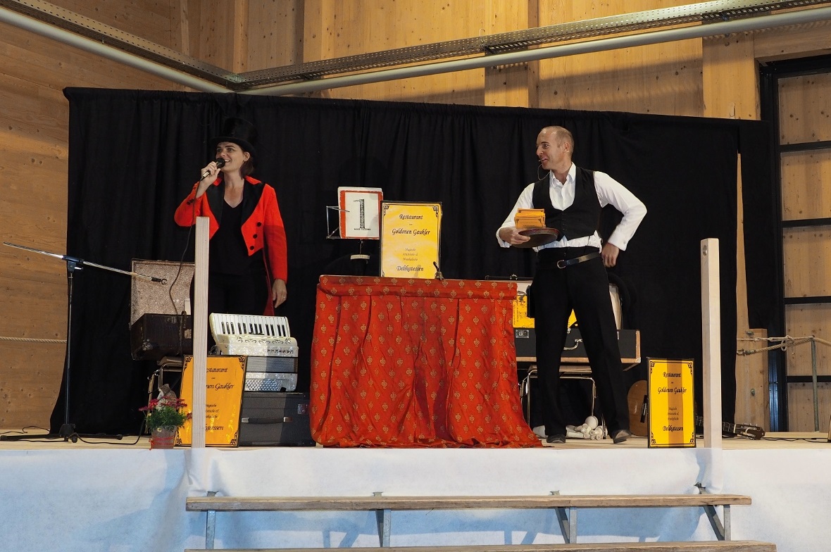 Christine Schwizgebel führte als Moderatorin durch den späten Nachmittag und Abe...